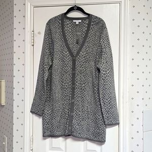Women's Brand New Issac Mizrahi Grey Animal Print Cardigan. Size Large.